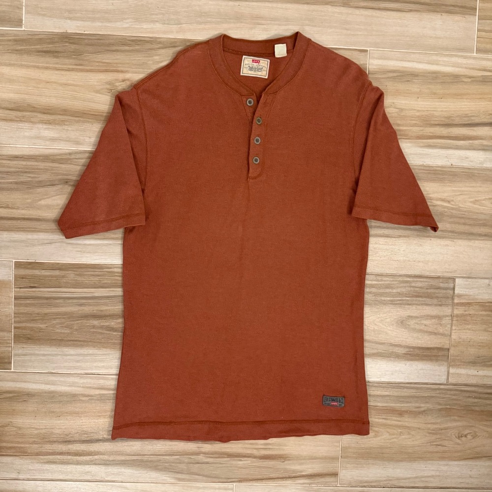 Levis Vintage 1995 Short Sleeve Henley Shirt Mens Small Rust Orange 60654-3396